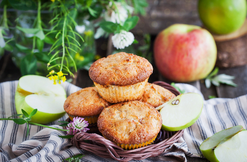 Muffins med äpple och hasselnötter